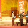Một cảnh trong vở "Bệnh sĩ" của tác giả Lưu Quang Vũ do các nghệ sỹ Nhà hát Kịch Việt Nam biểu diễn năm 2014. (Ảnh: Minh Đức/TTXVN)