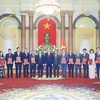 Chủ tịch nước Trần Đại Quang trao Quyết định bổ nhiệm cho 16 Đại sứ Việt nam được chỉ định tại nước ngoài, nhiệm kỳ 2018-2021. (Ảnh: Nhan Sáng/TTXVN)