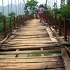 Cầu treo bị xuống cấp nghiêm trọng ở xã Chí Đạo, huyện Lạc Sơn, tỉnh Hòa Bình. (Ảnh: Thanh Hải/Vietnam+)