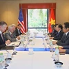 Phó Thủ tướng Trịnh Đình Dũng tiếp đại diện một số doanh nghiệp lớn của Hoa Kỳ đang đầu tư tại Việt Nam.(Ảnh: Doãn Tấn/TTXVN)