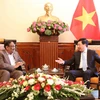 Phó Thủ tướng, Bộ trưởng Ngoại giao Phạm Bình Minh tiếp ông Md. Shahidul Haque, Thứ trưởng Thường trực Bộ Ngoại giao Bangladesh. (Ảnh: Dương Giang/TTXVN)