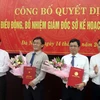 Ông Trần Phước Sơn (thứ hai từ phải sang) nhận quyết định Giám đốc Sở Kế hoạch và Đầu tư thành phố Đà Nẵng. (Ảnh: Nguyễn Sơn/TTXVN)
