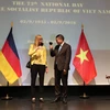 Bà Ina Lepel, Tổng Vụ trưởng châu Á-Thái Bình Dương, Bộ Ngoại giao Đức và Đại sứ Đoàn Xuân Hưng nâng ly chúc mừng kỷ niệm Quốc khánh 2/9. (Nguồn: TTXVN phát)