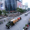 Người dân xúc động tiễn đưa Chủ tịch nước Trần Đại Quang