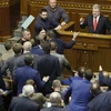Tổng thống Petro Poroshenko phát biểu đề xuất áp đặt thiết quân luật trước Quốc hội Ukraine, ngày 26/11. (Nguồn: Reuters)