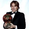 Tiền vệ người Croatia Luka Modric nhận giải thưởng Quả bóng vàng. (Nguồn: Reuters)