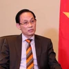 Thứ trưởng Bộ Ngoại giao Lê Hoài Trung trả lời phỏng vấn các cơ quan Thông tấn báo chí. (Ảnh: Văn Điệp/TTXVN)