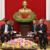 Ông Trần Quốc Vượng, Ủy viên Bộ Chính trị, Thường trực Ban Bí thư tiếp ngài U Than Htay, Chủ tịch Đảng Đoàn kết và Phát triển Liên bang Myanmar thăm Việt Nam. (Ảnh: Phương Hoa/TTXVN)