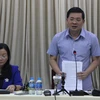 Giám đốc Sở Tài nguyên và Môi trường Thành phố Hồ Chí Minh Nguyễn Toàn Thắng trả lời các câu hỏi về các dự án chậm triển khai. (Ảnh: Xuân Dự/TTXVN)