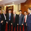 Hình ảnh lãnh đạo Đảng, Nhà nước với các đại biểu dự Hội nghị TW9