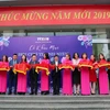 Lễ cắt băng khai mạc Hội chợ thanh niên Gala sắc Xuân 2019. (Ảnh: Thành Đạt/TTXVN)