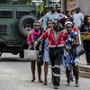 Sơ tán người dân khỏi hiện trường vụ nổ ở Westlands, Nairobi, Kenya, ngày 15/1/2019. (Nguồn: AFP/TTXVN)