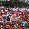 Đông đảo người dân Venezuela tuần hành tại thủ đô Caracas, bày tỏ sự ủng hộ Tổng thống Nicolas Maduro. (Nguồn: AFP/TTXVN)
