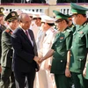 Thủ tướng Nguyễn Xuân Phúc đến chúc Tết các lực lượng vũ trang thành phố Đà Nẵng. (Ảnh: Trần Lê Lâm/TTXVN)