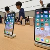iPhone được bày bán ở một cửa hàng Apple ở Trung Quốc. (Nguồn: asia.nikkei.com)