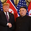 [Video] Tổng thống Mỹ Trump bắt tay Chủ tịch Triều Tiên Kim Jong-un