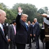 Tổng thống Mỹ Donald Trump chào các thành viên đoàn Việt Nam sau buổi gặp Tổng Bí thư, Chủ tịch nước Nguyễn Phú Trọng. (Ảnh: Phương Hoa/TTXVN)
