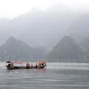 Tìm kiếm hai người mất tích do lật thuyền ở lòng hồ thủy điện Sơn La