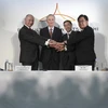 Lãnh đạo ba hãng chế tạo xe ôtô Nissan, Renault và Mitsubishi tại cuộc họp báo chung ở Yokohama, ngày 12/3. (Nguồn: AP)