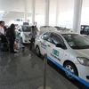Xử lý 12 đối tượng chèo kéo khách đi taxi "dù" ở sân bay Nội Bài