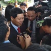Đại sứ Việt Nam tại Malaysia Lê Quý Quỳnh trả lời phỏng vấn báo chí ở Tòa Thượng thẩm Shah Alam. (Ảnh: Hà Ngọc/TTXVN)