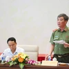 Thiếu tướng Trần Ngọc Khánh, Phó Chủ nhiệm Ủy ban Quốc phòng và An ninh của Quốc hội báo cáo kết quả thực hiện nhiệm vụ bảo đảm trật tự, an toàn giao thông năm 2018. (Ảnh: Dương Giang/TTXVN)