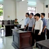 Bị cáo Trần Đức Minh và các đồng phạm tại Công ty Cổ phần bọc ống dầu khí Việt Nam tại phiên xét xử sơ thẩm. (Ảnh: Huỳnh Ngọc Sơn/TTXVN)