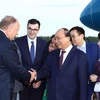 Lễ đón Thủ tướng Nguyễn Xuân Phúc và Phu nhân tại sân bay Pulkovo 1. (Ảnh: Thống Nhất/TTXVN)