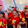 Rợp màu đỏ cổ động viên "tiếp lửa" cho đội tuyển Việt Nam ở King's Cup
