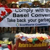 Biểu tình phản đối nhập khẩu rác thải từ Canada ở Philippines. (Nguồn: Al Jazeera)