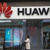 Một cửa hàng bán lẻ điện thoại Huawei ở Thượng Hải. (Nguồn: Reuters)