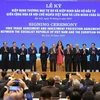 Thủ tướng Nguyễn Xuân Phúc và các đại biểu chụp ảnh chung tại Lễ ký Hiệp định Thương mại tự do và Hiệp định Bảo hộ đầu tư giữa Việt Nam và Liên minh châu Âu (EU) (EVFTA và EVIPA). (Ảnh: Lâm Khánh/TTXVN)