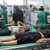 Các nạn nhân bị thương đang được điều trị tại Bệnh viện Đa khoa 115 Nghệ An. (Ảnh: Tá Chuyên/TTXVN)