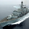Tàu khu trục HMS Montrose của Hải quân Hoàng gia Anh đã phát cảnh báo khi các tàu Iran được cho là phong tỏa tàu chở dầu Heritage ở eo biển Hormuz. (Nguồn: AFP/TTXVN)