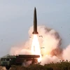 Ảnh do Hãng thông tấn Trung ương Triều Tiên đăng phát ngày 5/5/2019: Một vụ phóng thử vũ khí chiến thuật của Triều Tiên tại địa điểm không xác định. (Nguồn: AFP/TTXVN)