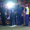 Nhân viên cứu hộ chuyển người bị thương trong vụ xả súng ở Dayton, Ohio, Mỹ, ngày 4/8. (Nguồn: CNN/TTXVN)
