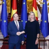 Thủ tướng Nguyễn Xuân Phúc tiếp bà Federica Mogherini, Phó Chủ tịch Ủy ban châu Âu, đại diện cấp cao của Liên minh châu Âu (EU) về chính sách Đối ngoại và An ninh. (Ảnh: Thống Nhất/TTXVN)