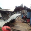 Căn nhà của người dân ở huyện An Phú bị giông lốc làm đổ sập hoàn toàn. (Ảnh: Công Mạo/TTXVN)