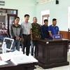 5 bị cáo tại phiên tòa phúc thẩm do Tòa án nhân dân tỉnh Kon Tum xét xử. (Ảnh: Quang Thái/TTXVN)