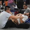 Hành khách chờ đợi tại sân bay quốc tế Hong Kong, Trung Quốc, ngày 12/8. (Nguồn: THX/TTXVN)