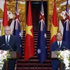 Thủ tướng Chính phủ Nguyễn Xuân Phúc và Thủ tướng Australia Scott Morrison tổ chức họp báo sau hội đàm. (Ảnh: Thống Nhất/TTXVN)