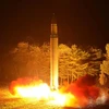 Ảnh tư liệu, do Hãng Thông tấn trung ương Triều Tiên đăng phát ngày 29/7/2017: Vụ thử tên lửa đạn đạo liên lục địa Hwasong-14 của Triều Tiên tại một địa điểm bí mật ngày 28/7/2019. (Nguồn: AFP/TTXVN)