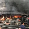Thanh Hóa: Cháy chợ tạm, 400 gian hàng của tiểu thương bị thiêu rụi