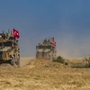 Đoàn xe quân sự Thổ Nhĩ Kỳ tuần tra tại làng al-Hashisha, ngoại ô thị trấn Tal Abyad, Syria, giáp giới Thổ Nhĩ Kỳ ngày 4/10/2019. (Nguồn: AFP/TTXVN)