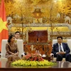 Phó Chủ tịch Ủy ban Nhân dân thành phố Hà Nội Nguyễn Quốc Hùng tiếp bà Men Sam An - Phó Thủ tướng Campuchia đang ở thăm Việt Nam. (Nguồn: hanoi.gov.vn)