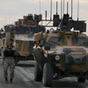Xe quân sự của Thổ Nhĩ Kỳ gần khu vực làng Akcakale dọc biên giới với Syria ngày 11/10. (Nguồn: AFP/TTXVN)
