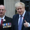 Thủ tướng Anh Boris Johnson (phải) tại số 10 phố Downing, London ngày 28/10/2019. (Nguồn: AFP/TTXVN)