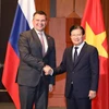 Phó Thủ tướng Trịnh Đình Dũng và Phó Thủ tướng Liên bang Nga Maxim Akimov tại phiên họp. (Ảnh: Văn Điệp/TTXVN)