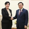 Phó Thủ tướng Vương Đình Huệ tiếp bà Stephanie von Friedeburg, Giám đốc Điều hành Tổ chức Tài chính Quốc tế (IFC). (Ảnh: Dương Giang/TTXVN)