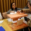 Cử tri Tây Ban Nha đi bỏ phiếu bầu Quốc hội. (Nguồn: Reuters)